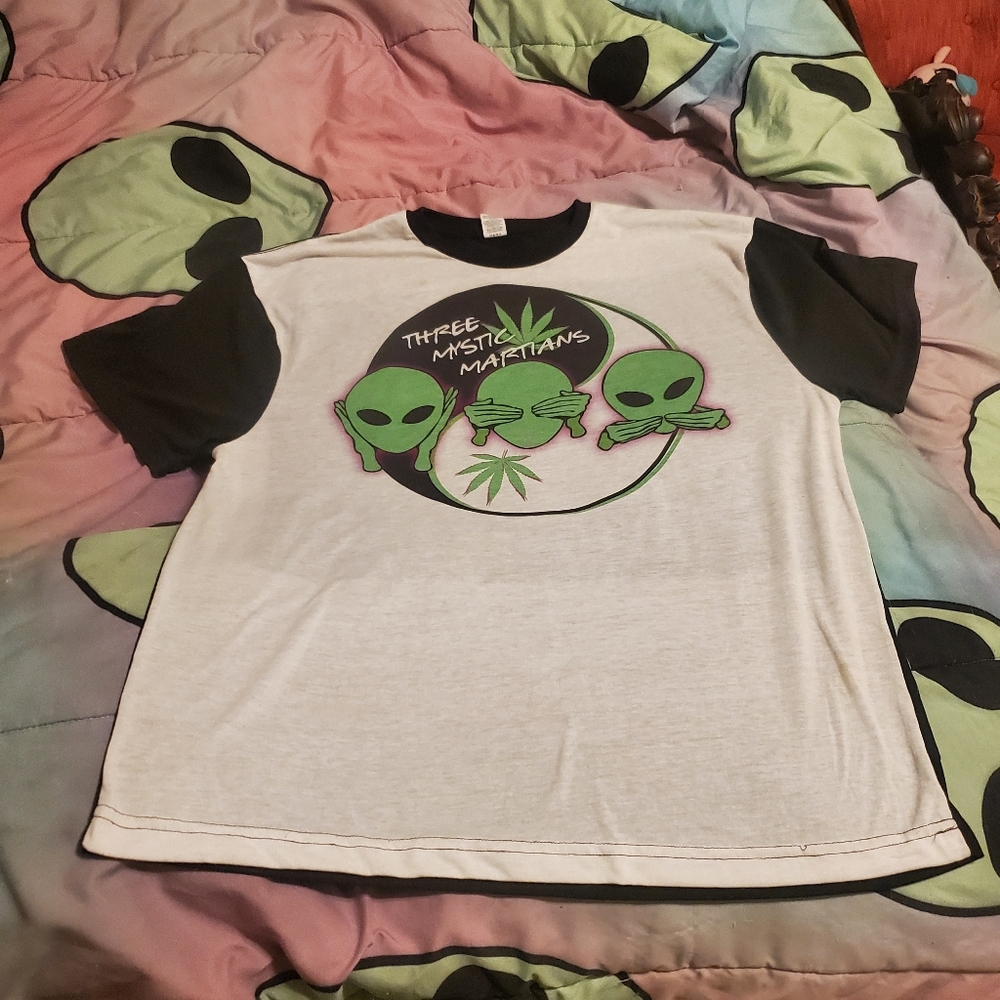 Vintage alien three mystic Martians t shirt